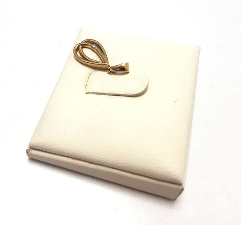 piekna-zlota-zawieszka-rodzaj-wyrob-jubilerski