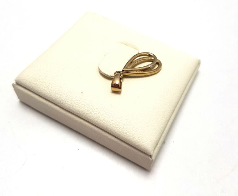 piekna-zlota-zawieszka-marka-inna-marka