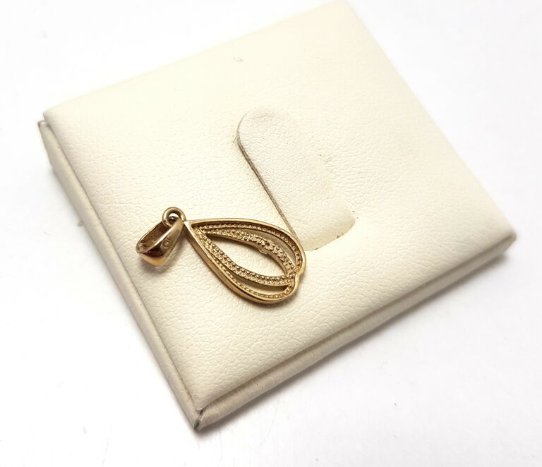 piekna-zlota-zawieszka-kamien-inny-kamien