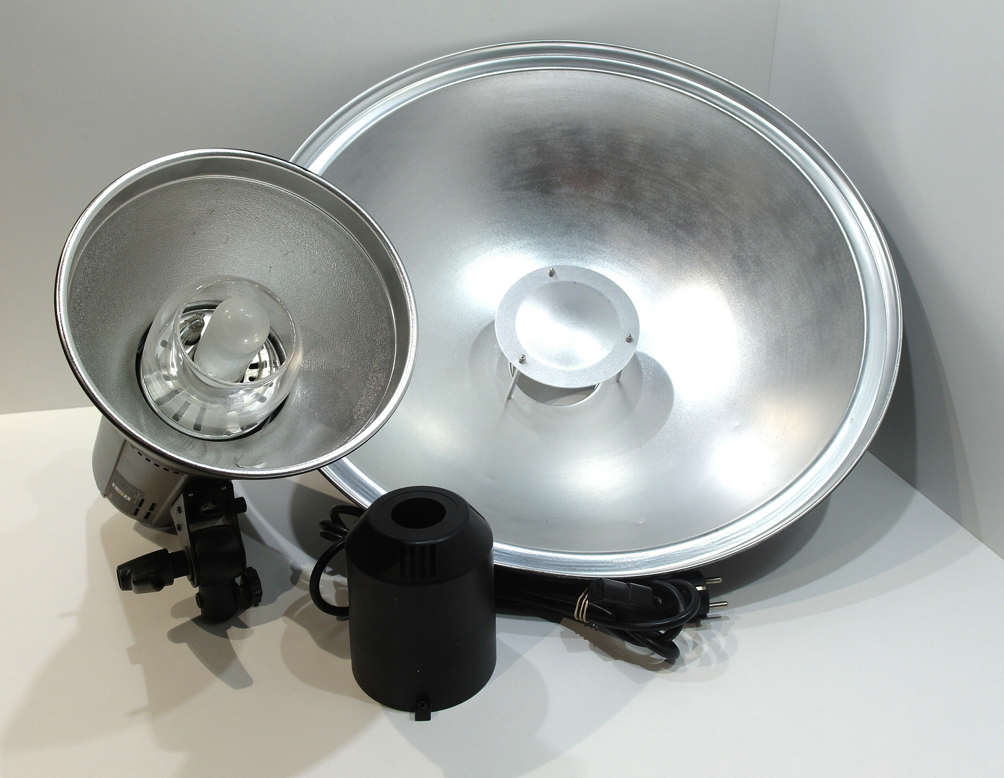 lampa-studyjna-quadralite-move-200-zestaw-marka-quadralite