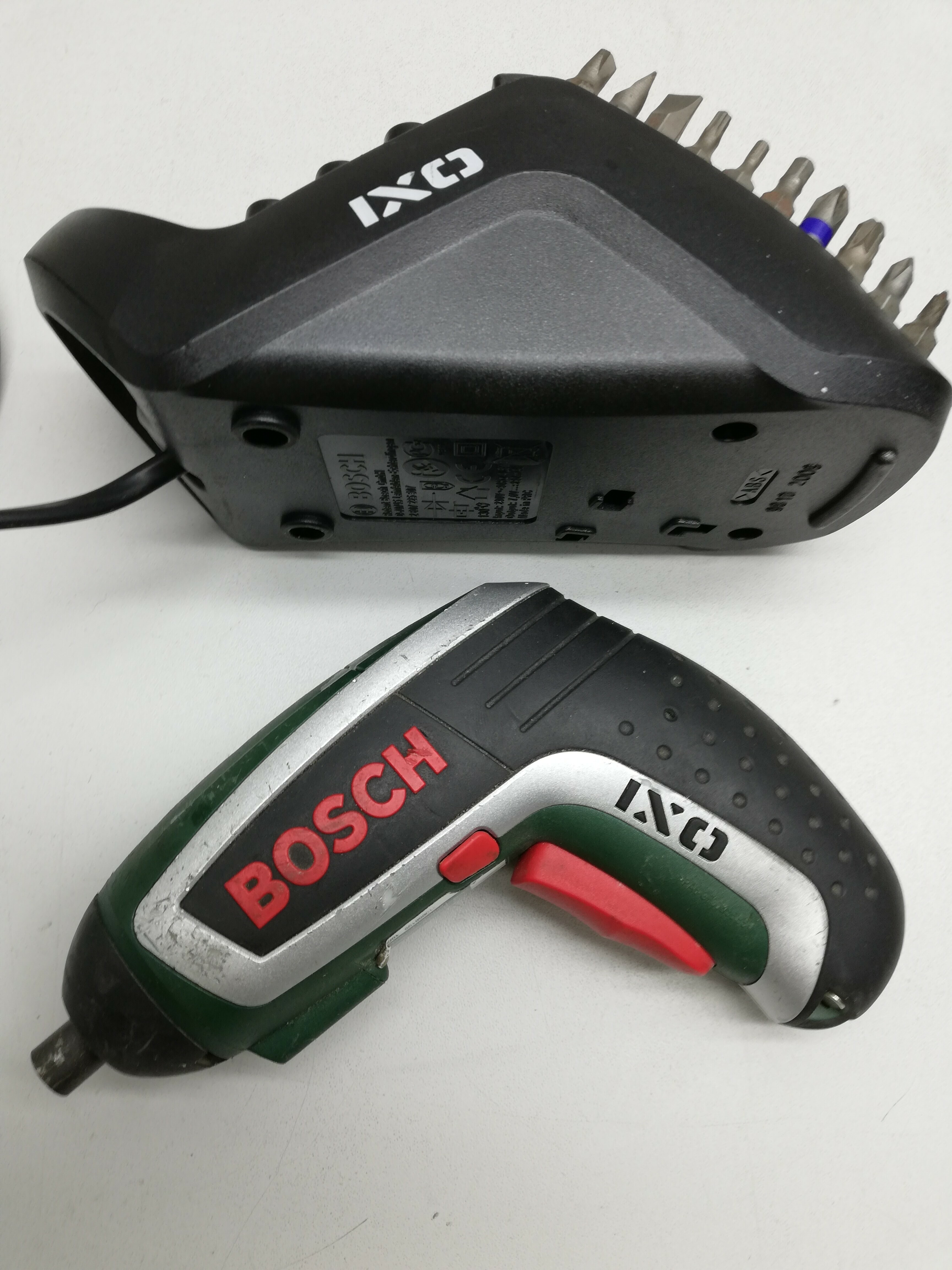 wkretarka-bosch-d-70745-napiecie-v-12-v