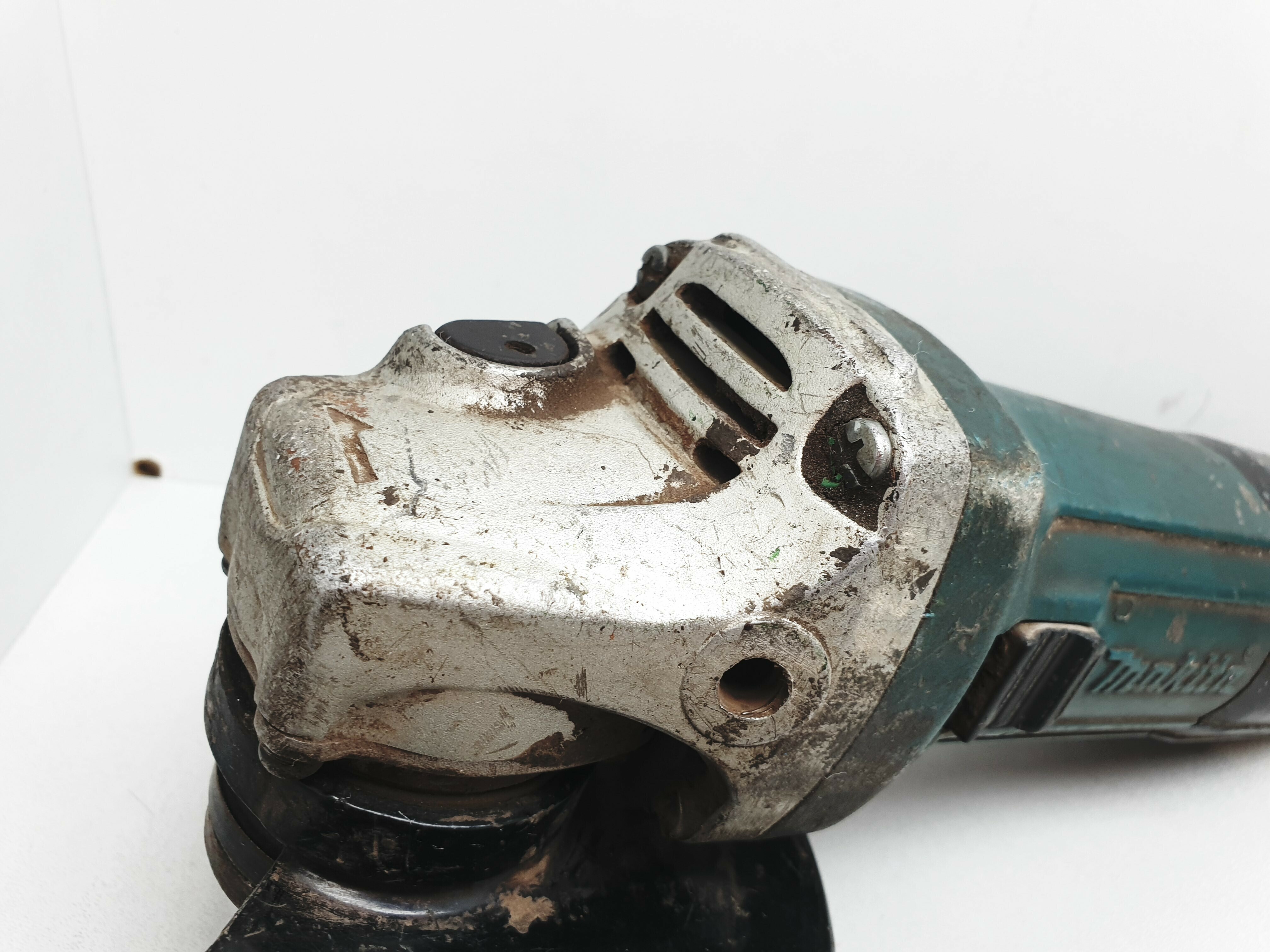 szlifierka-katowa-makita-kod-producenta-111