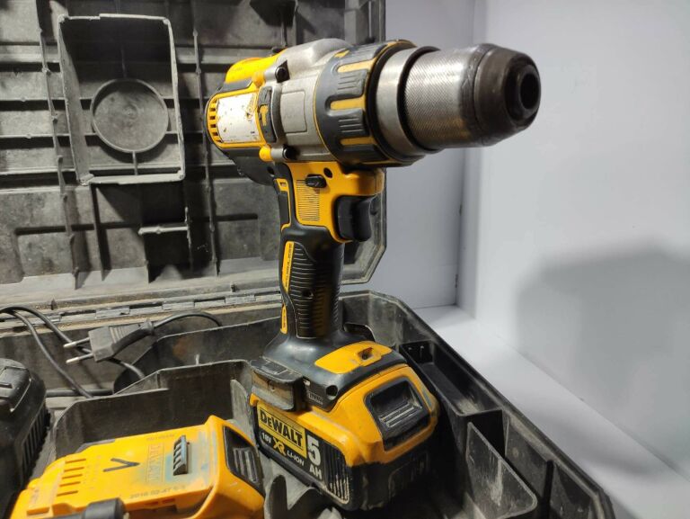 wiertarko-wkretarka-dewalt-d-65509-walizka-2-bate-zasilanie-akumulatorowe