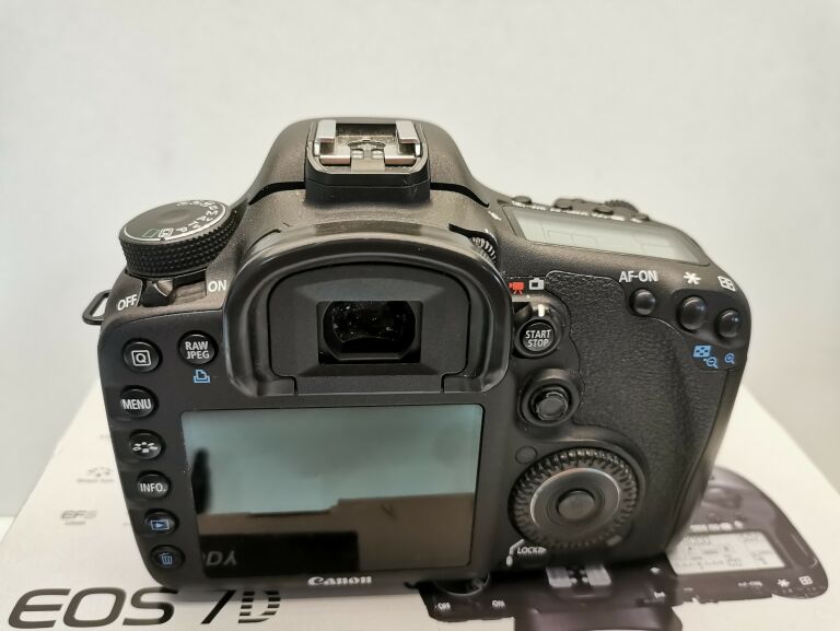APARAT CANON EOS 7D BODY + OBIEKTYW CANON EFS