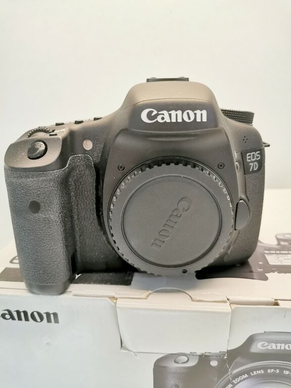 APARAT CANON EOS 7D BODY + OBIEKTYW CANON EFS