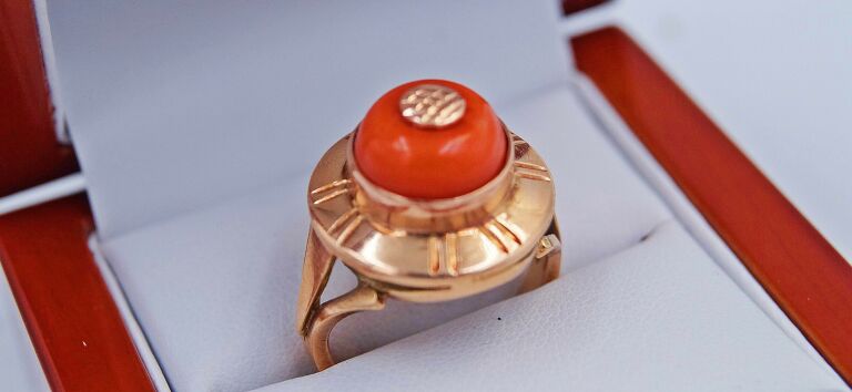 piekny-zloty-pierscionek-z-koralem585r14-marka-bez-marki