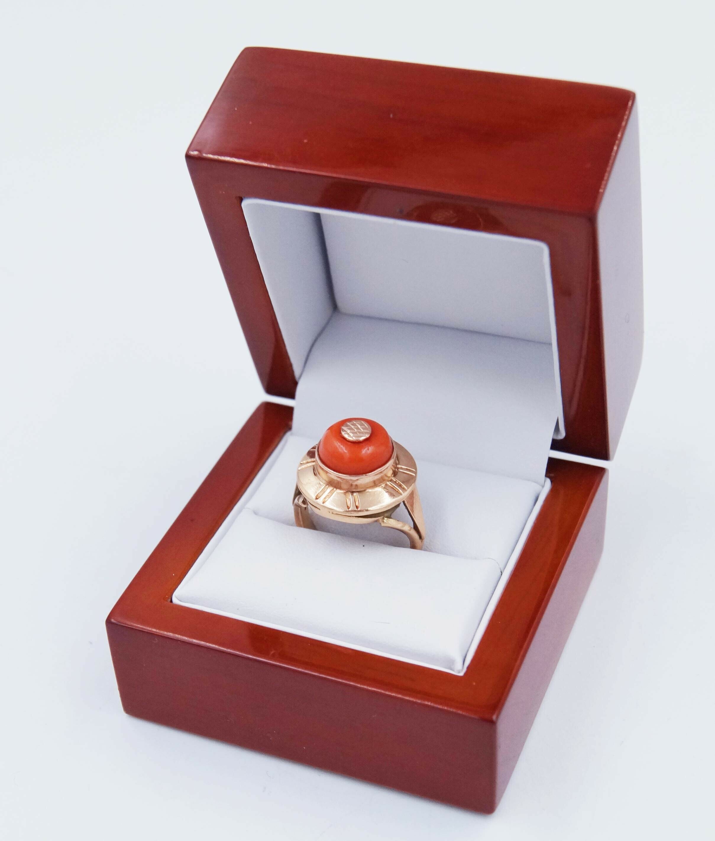 piekny-zloty-pierscionek-z-koralem585r14-stan-uzywany