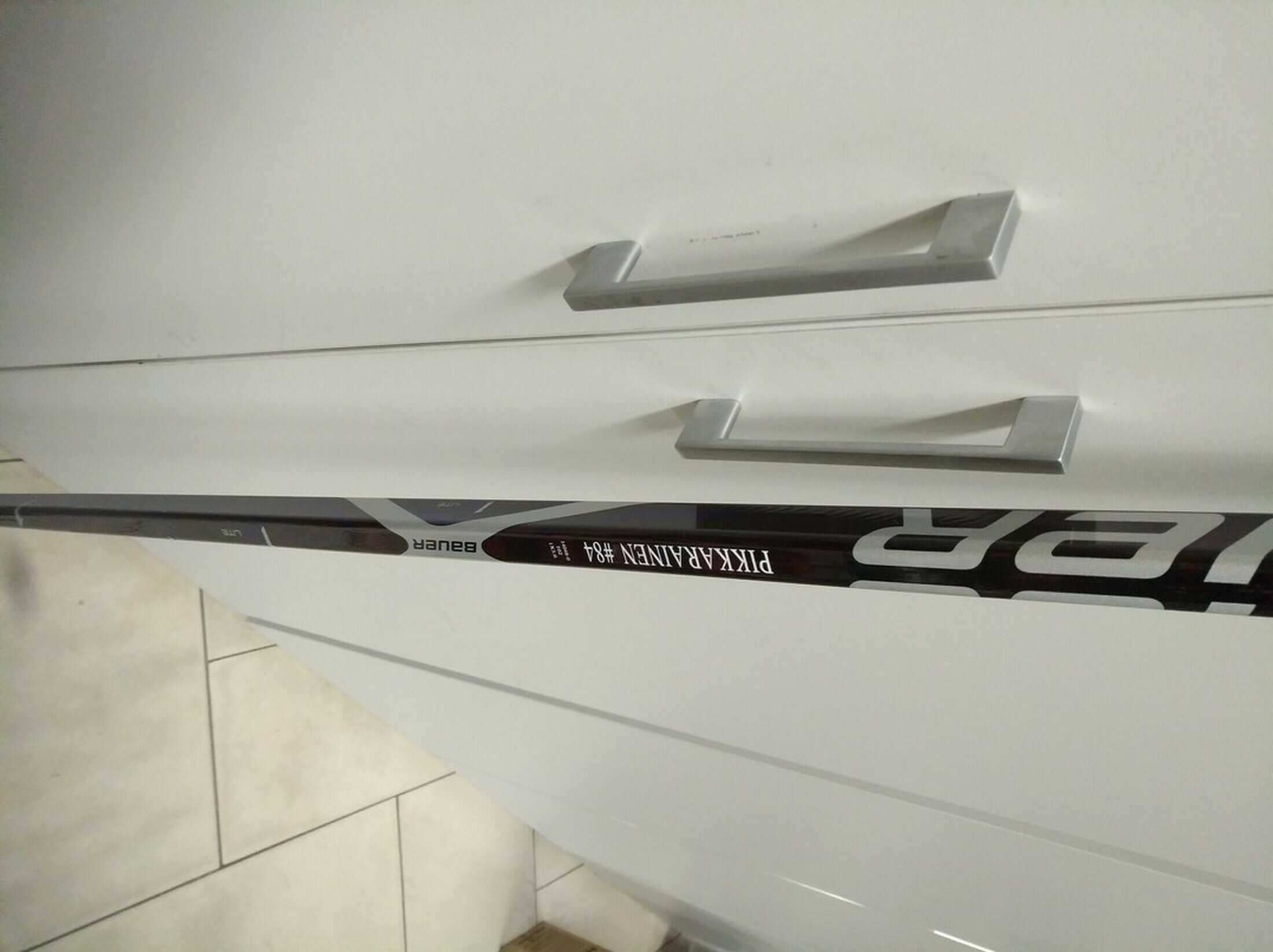 kij-kompozytowy-bauer-vapor-1x-lite-griptac-strona-kija-brak-informacji