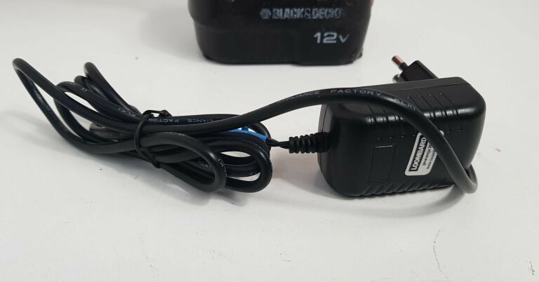 WKRĘTARKA BLACK&DECKER 12V-BATERIA NIE TRZYMA