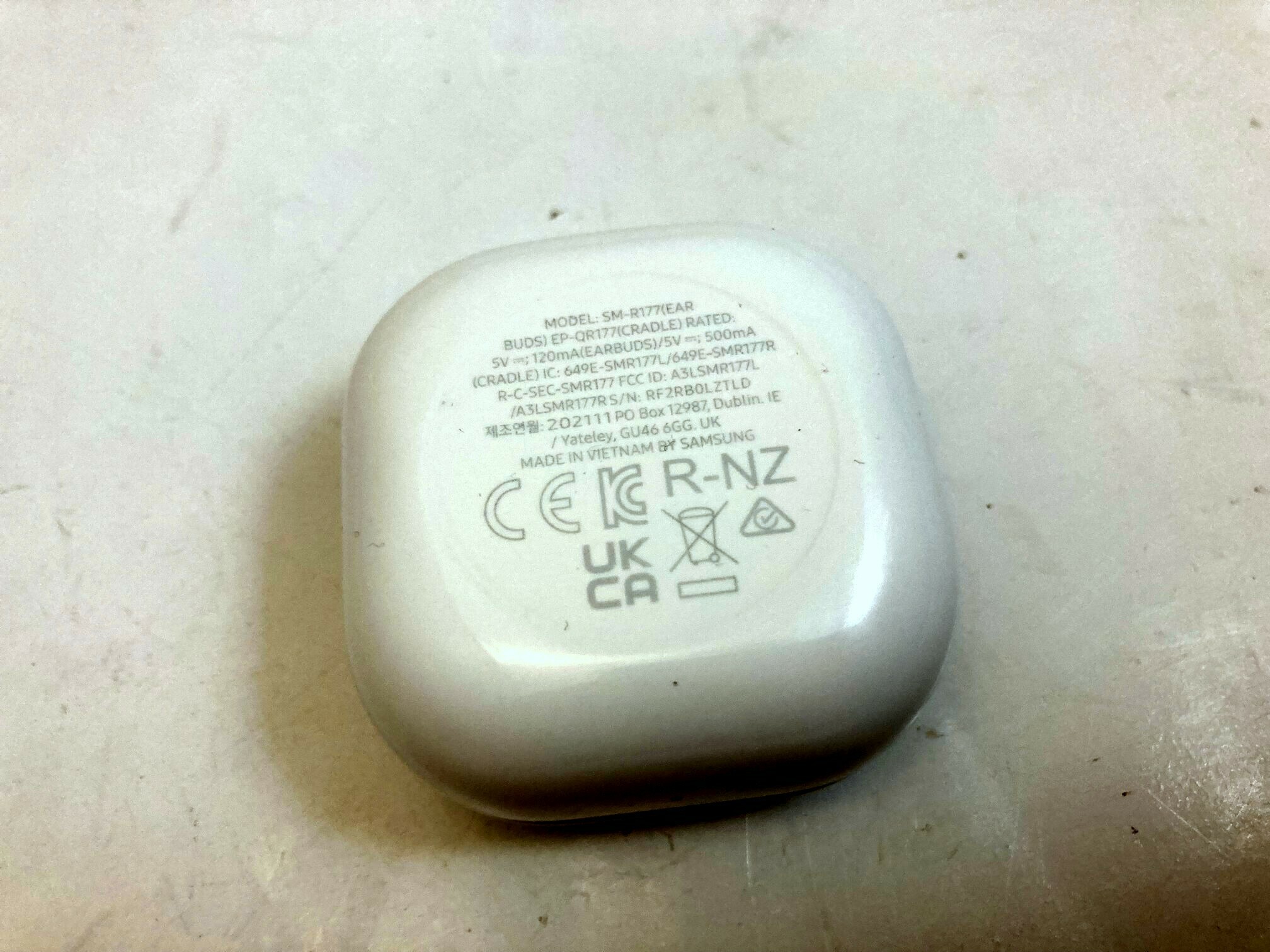 sluchawki-samsung-buds-2-kolor-dominujacy-czarny