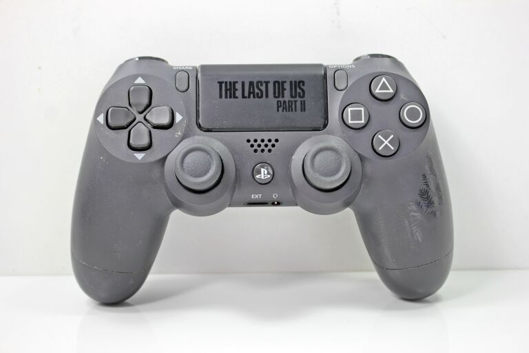 pad-ps4-slim-pro-the-last-of-us-2-stan-uzywany