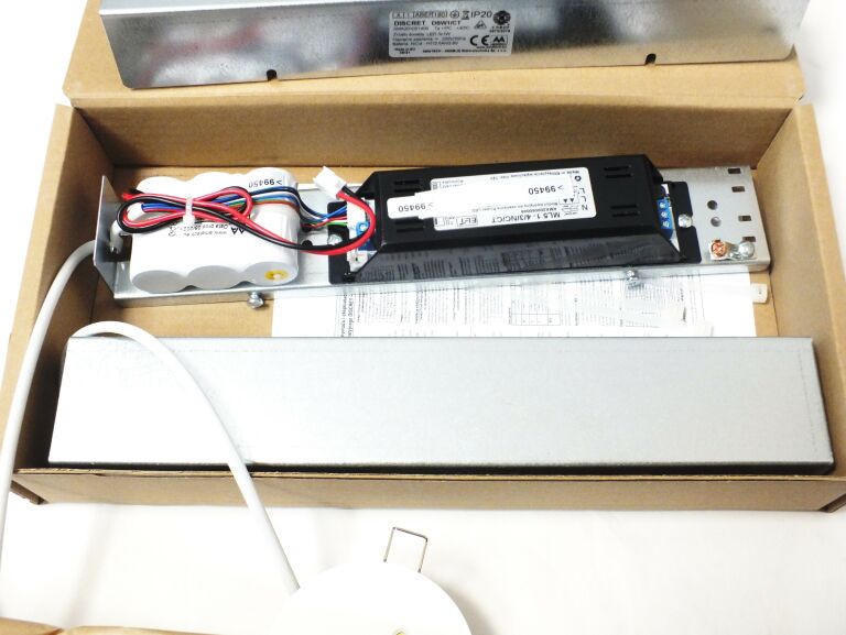 oprawa-oswietlenia-awaryjnego-ewakuacyjnego-drogi-ean-36635353535355