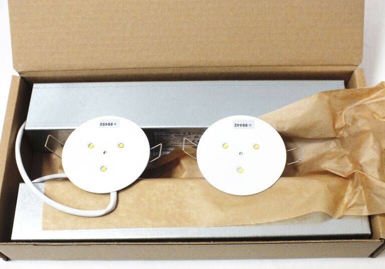 oprawa-oswietlenia-awaryjnego-ewakuacyjnego-drogi-marymoncka-65-warszawa