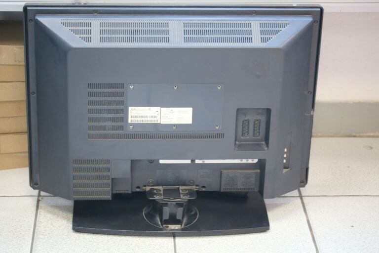 TV LCD 26 CALI PHILIPS 26 PFL + PILOT 1366 X 768P