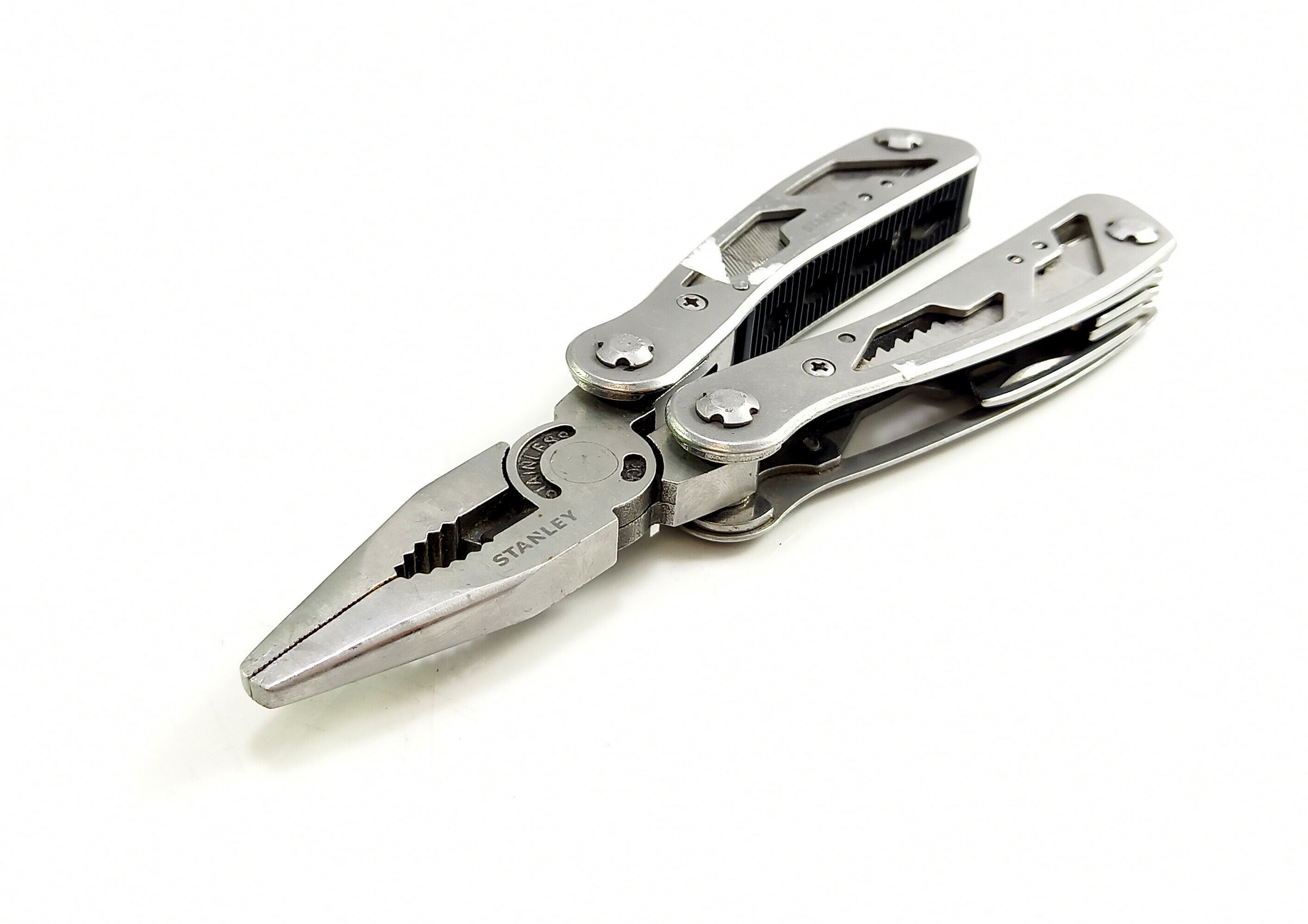 narzedzie-wielofunkcyjne-stanley-multi-tool-marka-stanley