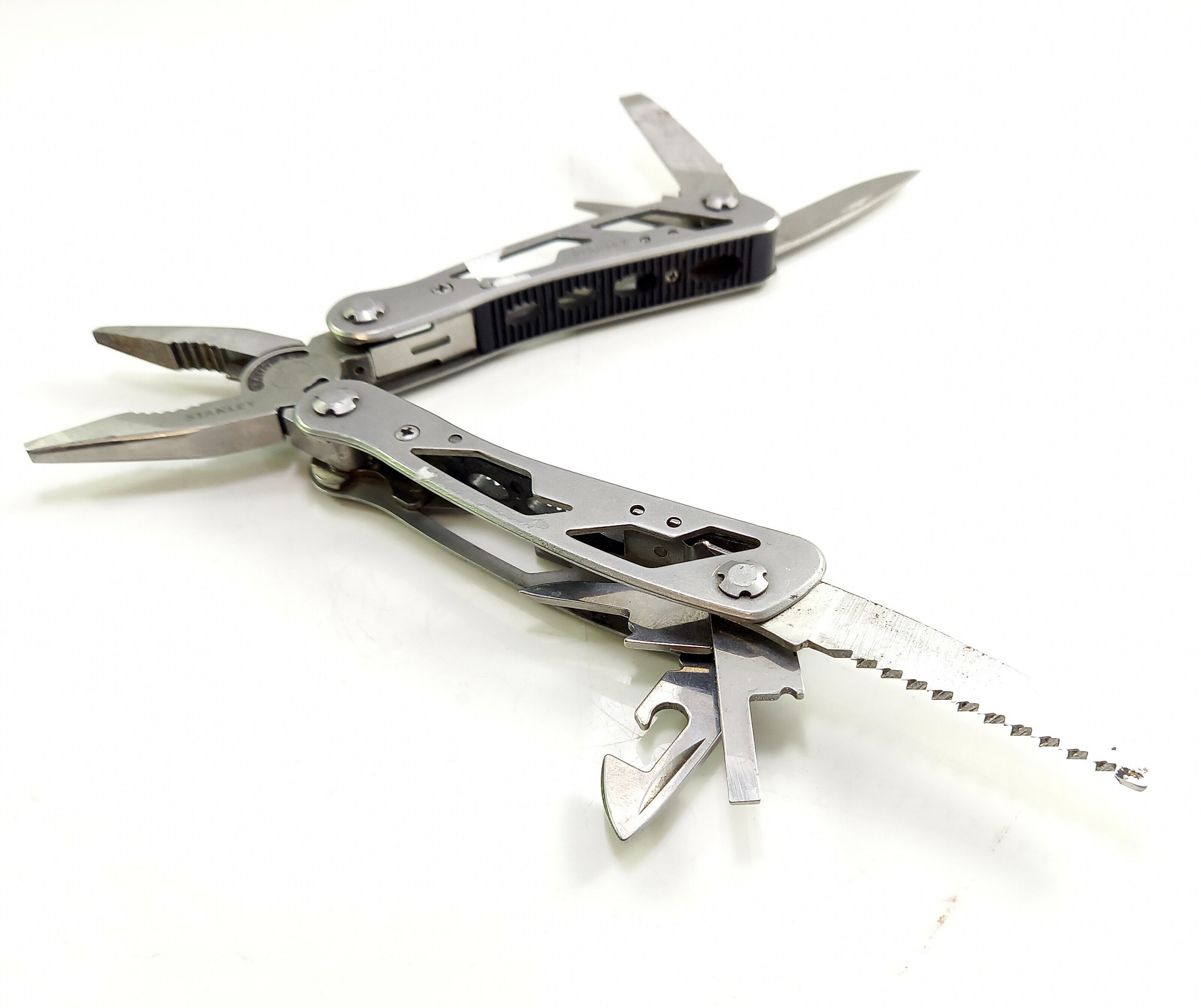 narzedzie-wielofunkcyjne-stanley-multi-tool-glowna-62-poznan-p2-x