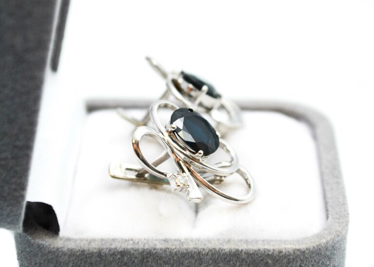PIĘKNE KOLCZYKI 14K BIAŁE ZŁOTO DIAMENT SZAFIR