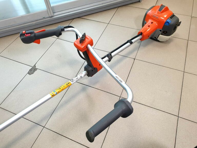 wykaszarka-spalinowa-husqvarna-525rx-marka-husqvarna