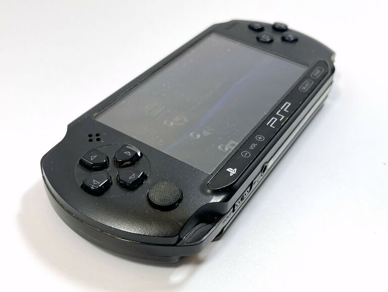KONSOLA PSP E-1004
