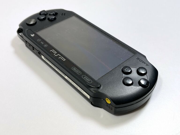 KONSOLA PSP E-1004