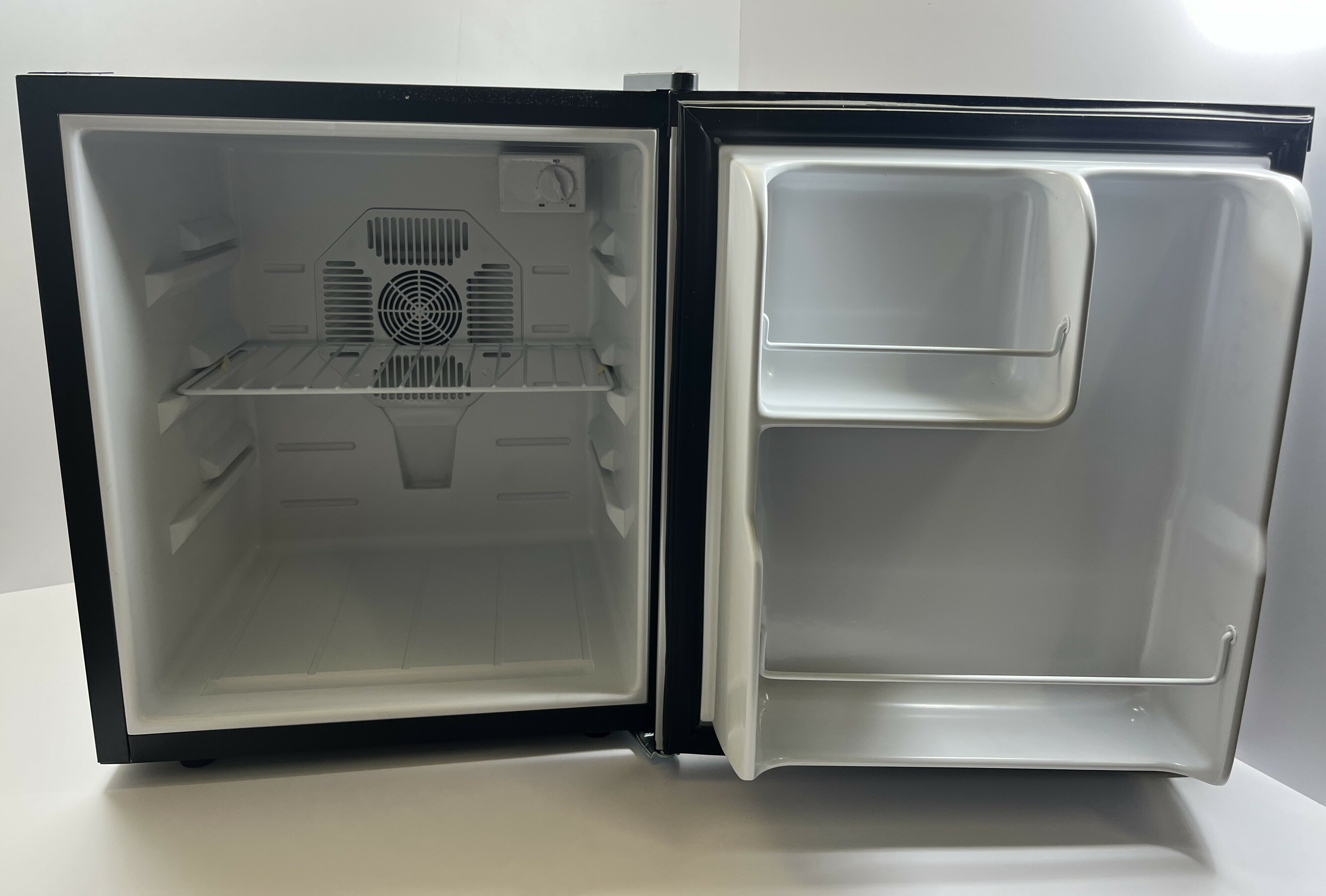 lodowka-52l-germin-max-52l-kolor-dominujacy-srebrnyszary