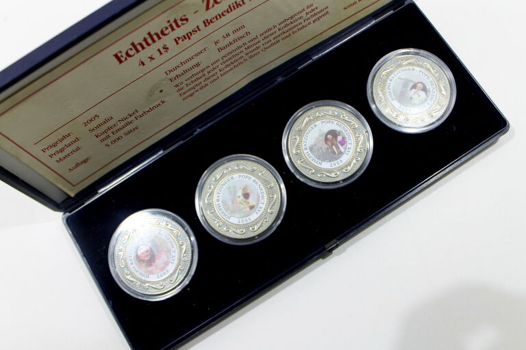 KOMPLET MONET PAPIEŻ BENEDYKT 1 DOLLAR SMALIA 200