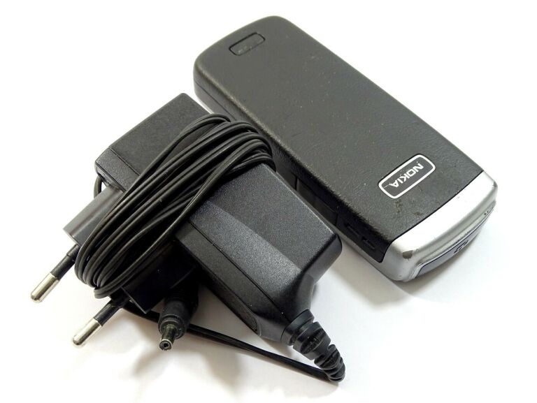 nokia-6021-bez-sim-ladowarka-bateria-do-wymiany-wbudowana-pamiec-inna