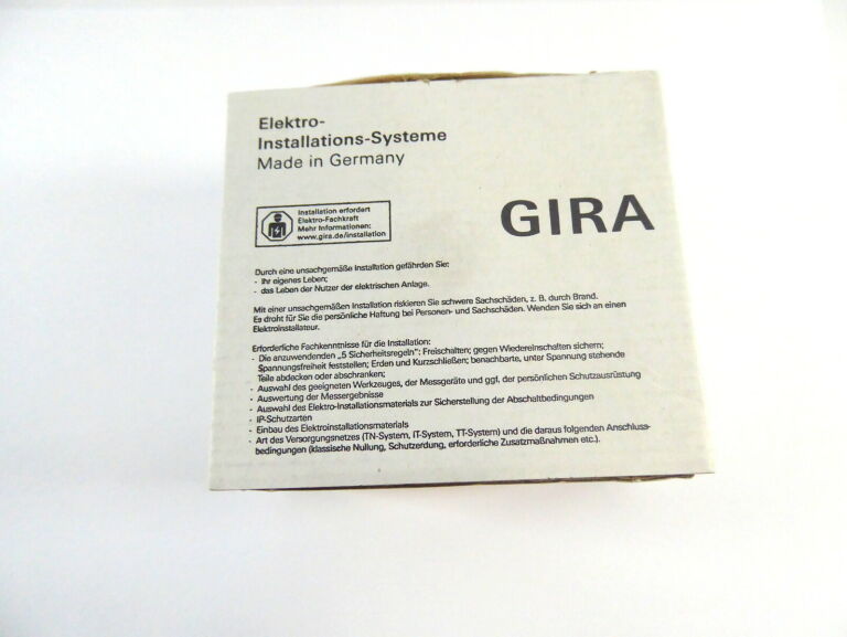 TERMOSTAT POKOJOWY PRZEŁĄCZAJĄCY GIRA 03906