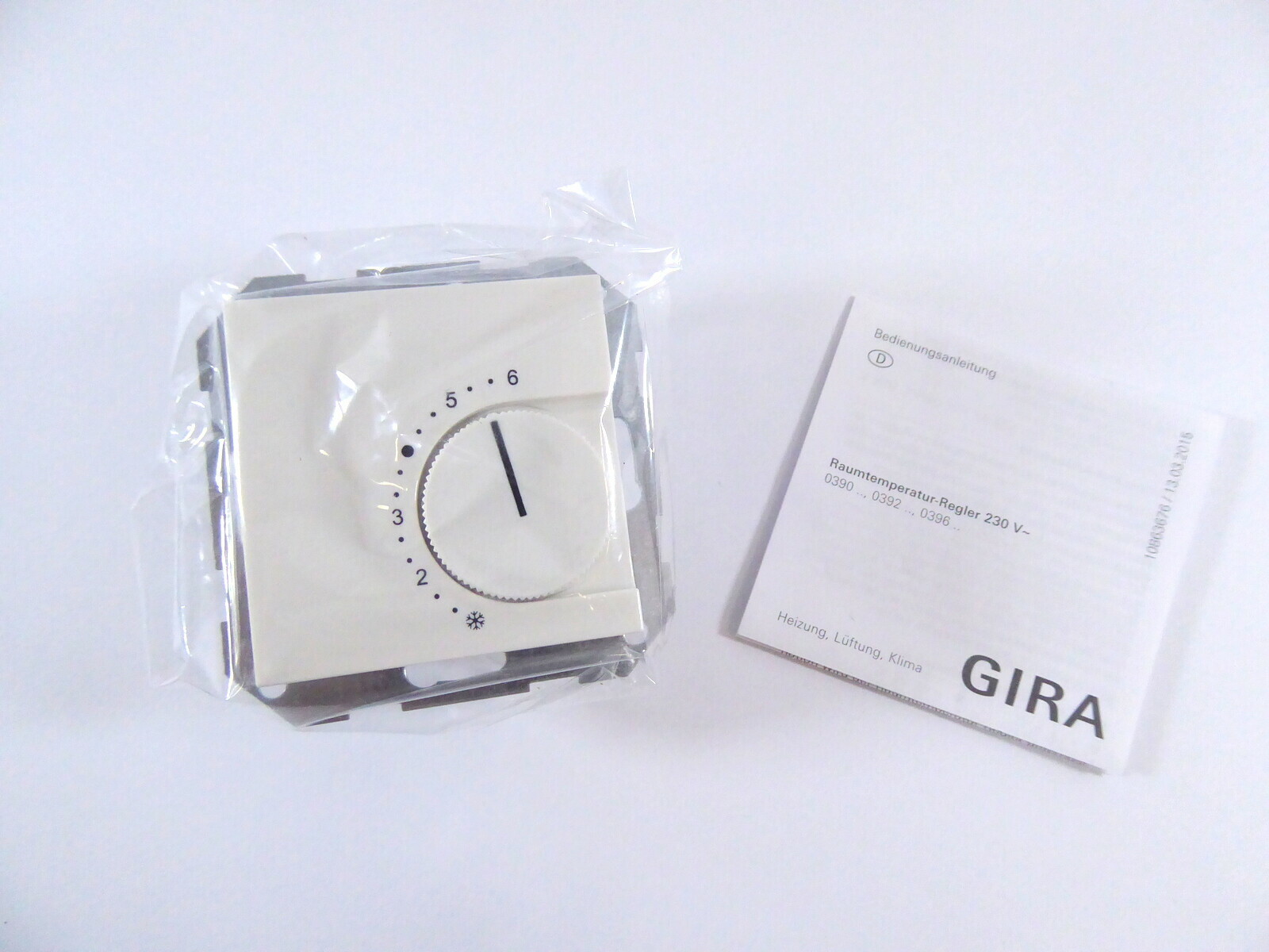 termostat-pokojowy-przelaczajacy-gira-0390603-powierzchnia-grzewcza-1