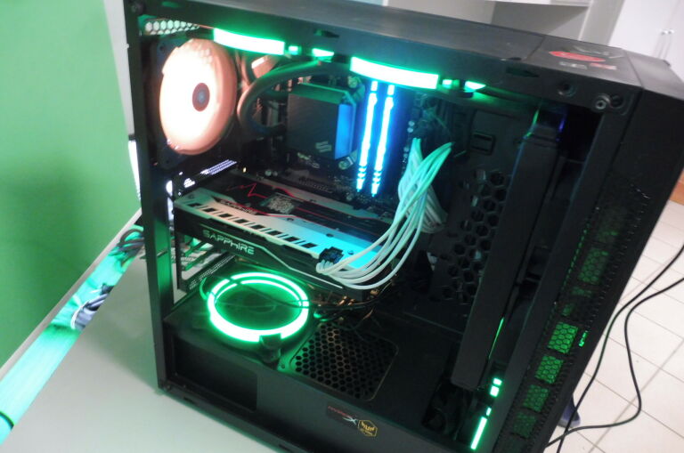 STACJONARKA AMD RYZEN 3 2200G/16GB/RADEON RX 580