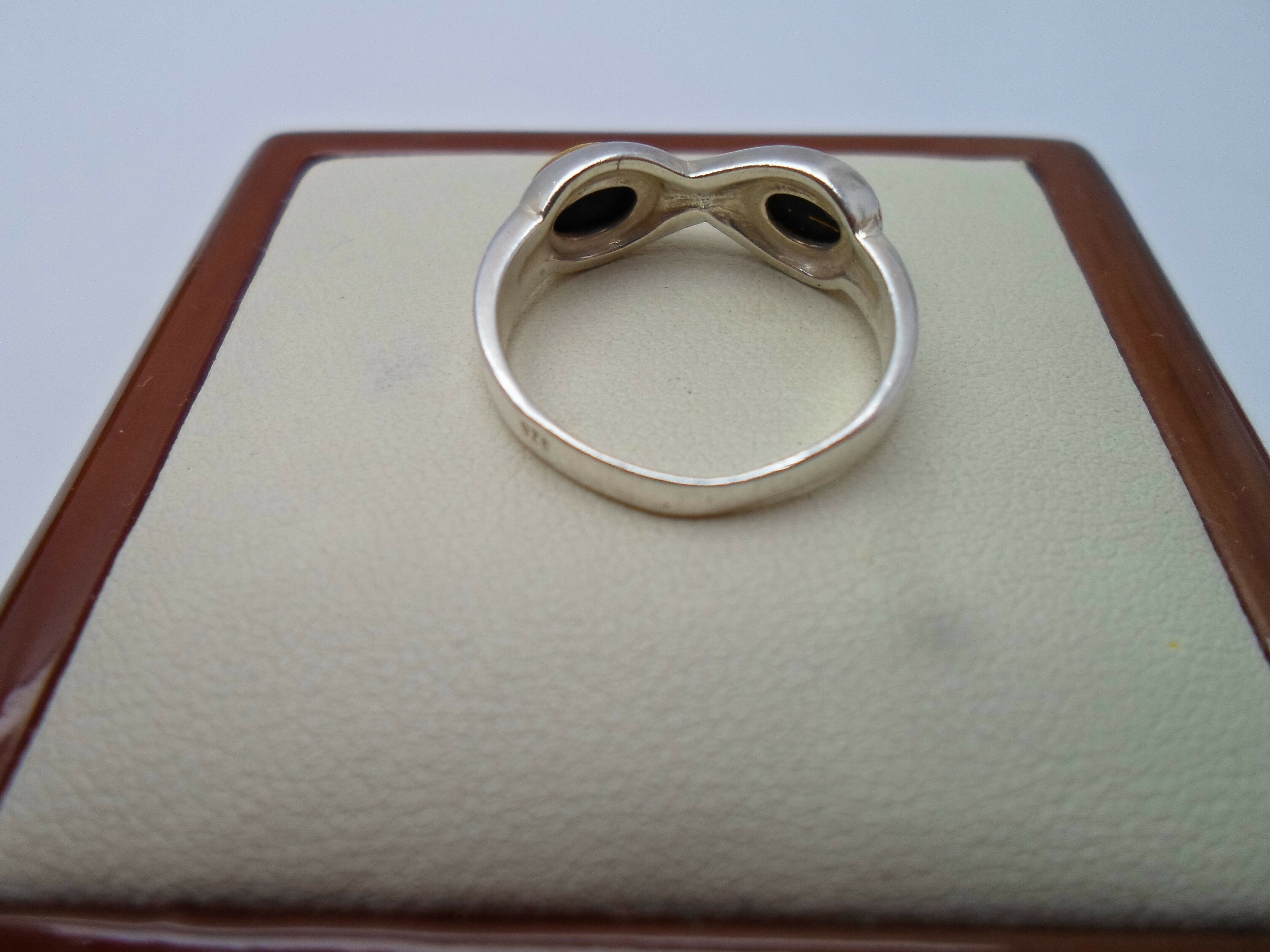 pierscionek-znak-nieskonczonosci-z-bursztynami-r1-marka-inna-marka