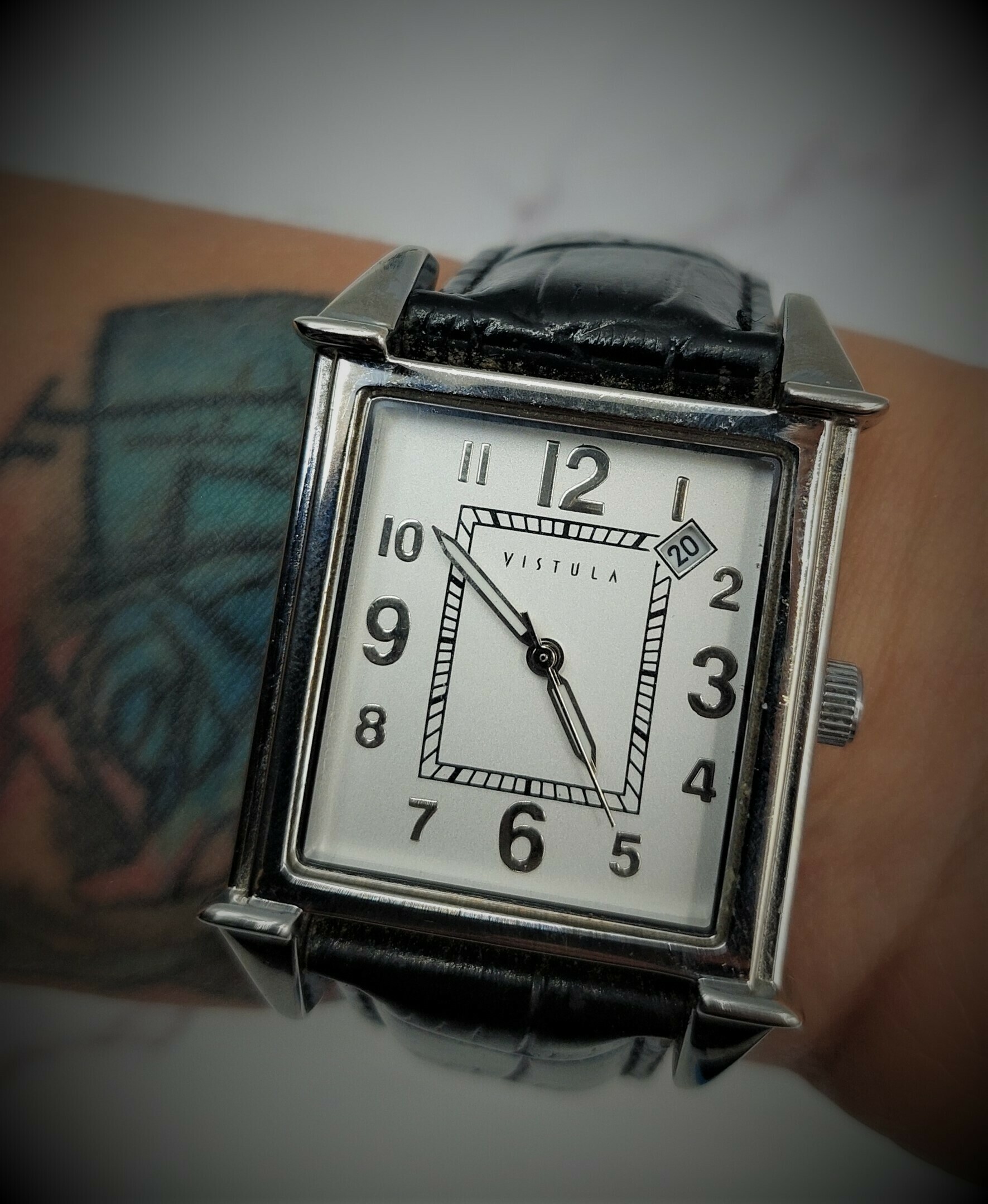 nakrecany-zegarek-vistula-dufour-z-datownikiem-typ-nareczny