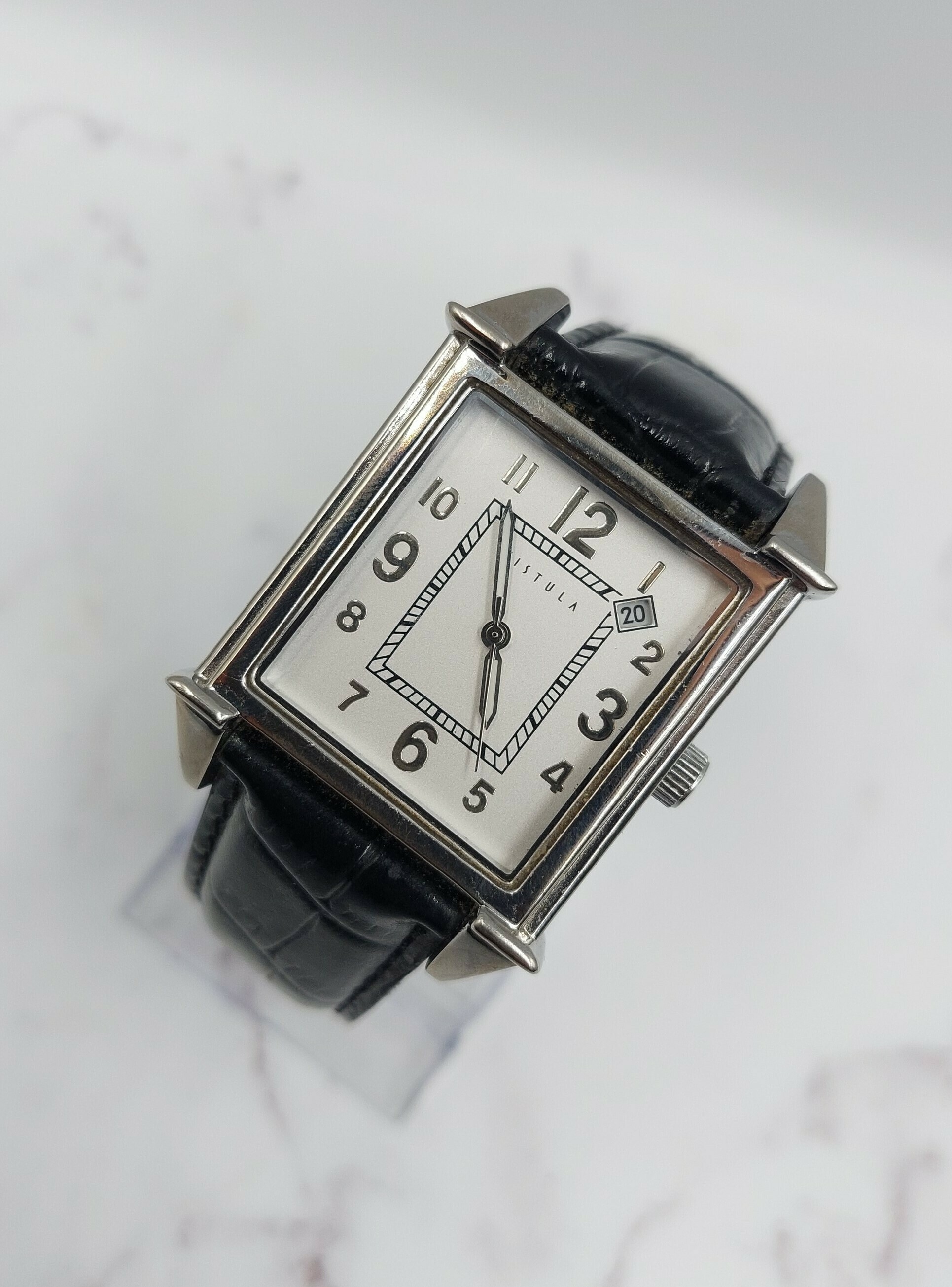 nakrecany-zegarek-vistula-dufour-z-datownikiem-rodzaj-analogowe