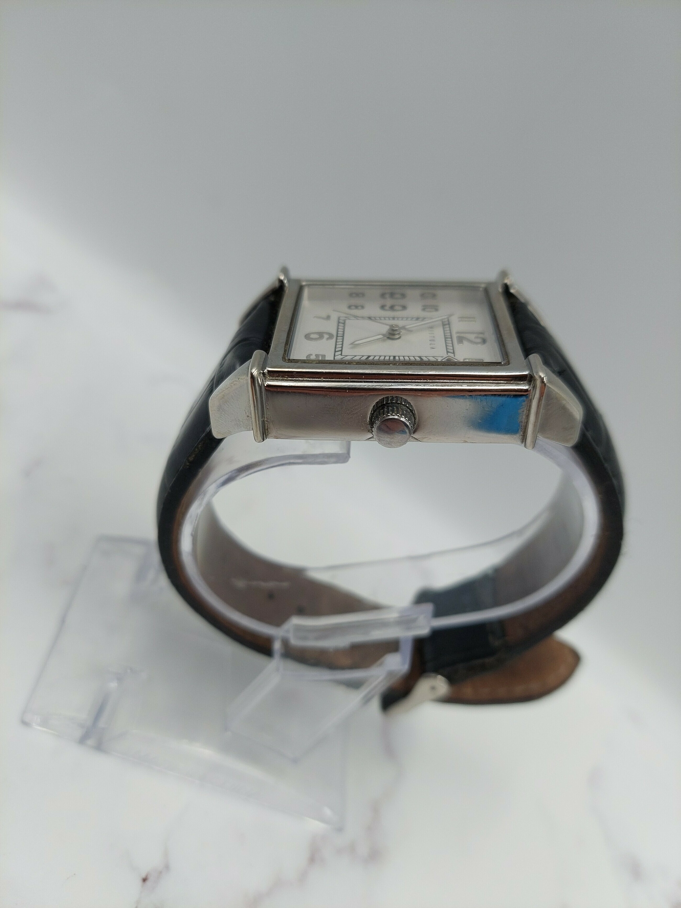 nakrecany-zegarek-vistula-dufour-z-datownikiem-ksztalt-koperty-prostokatna