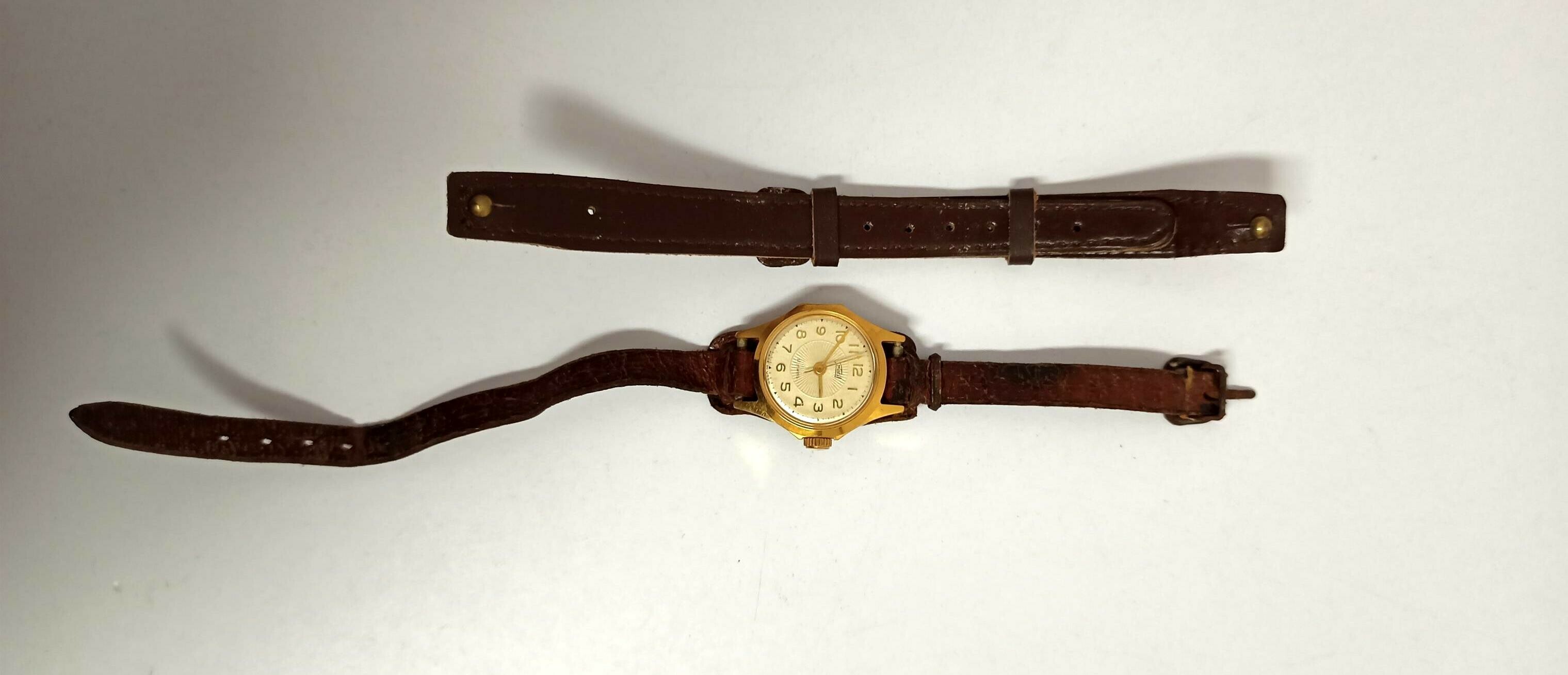 zegarek-zaria-17-jewels-automat-ussr-okazja-ksztalt-koperty-okragla