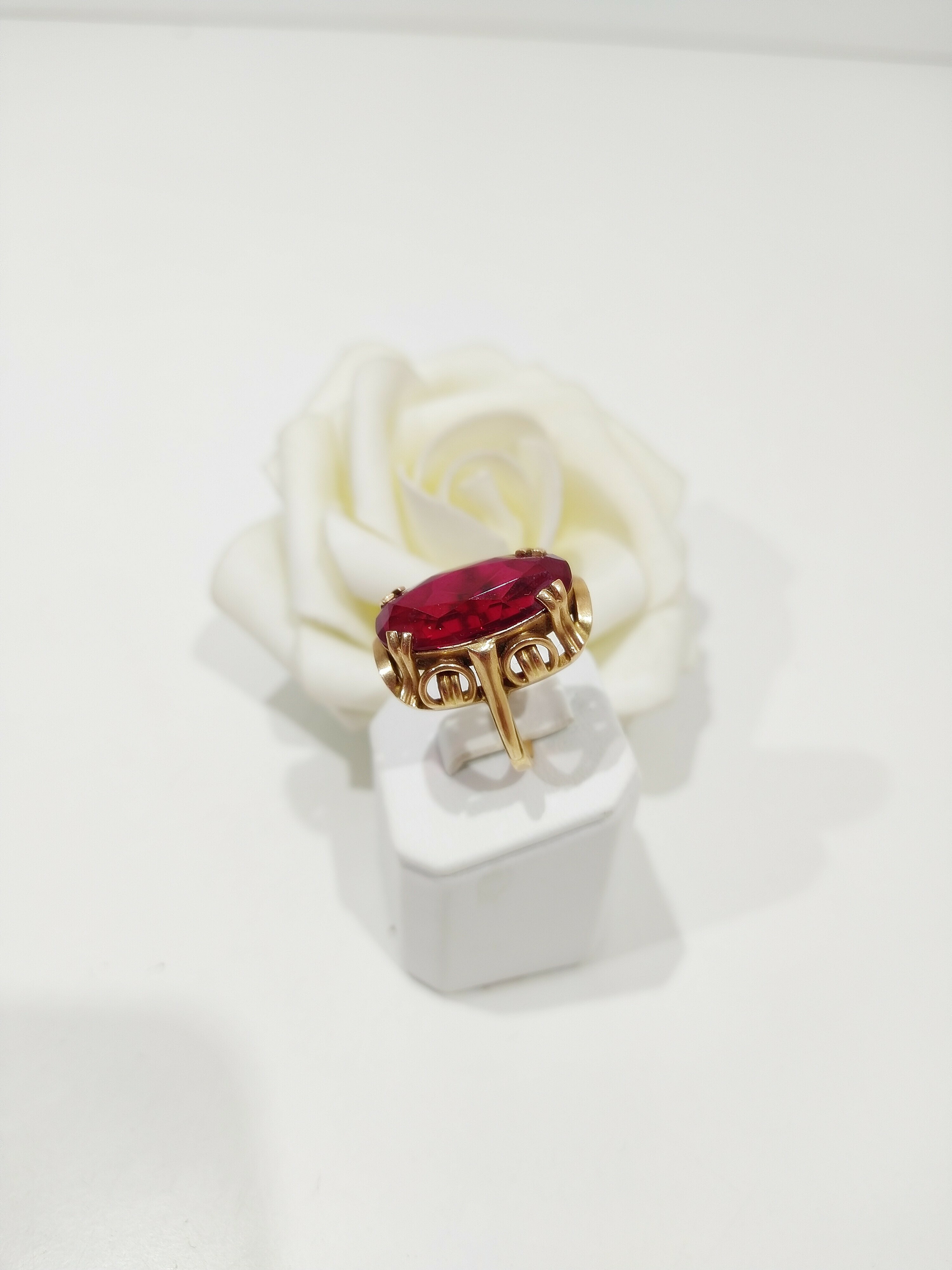 nietypowy-zloty-pierscionek-pr585-material-zloto