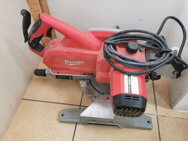 UKOŚNICA MILWAUKEE MS 216 SB