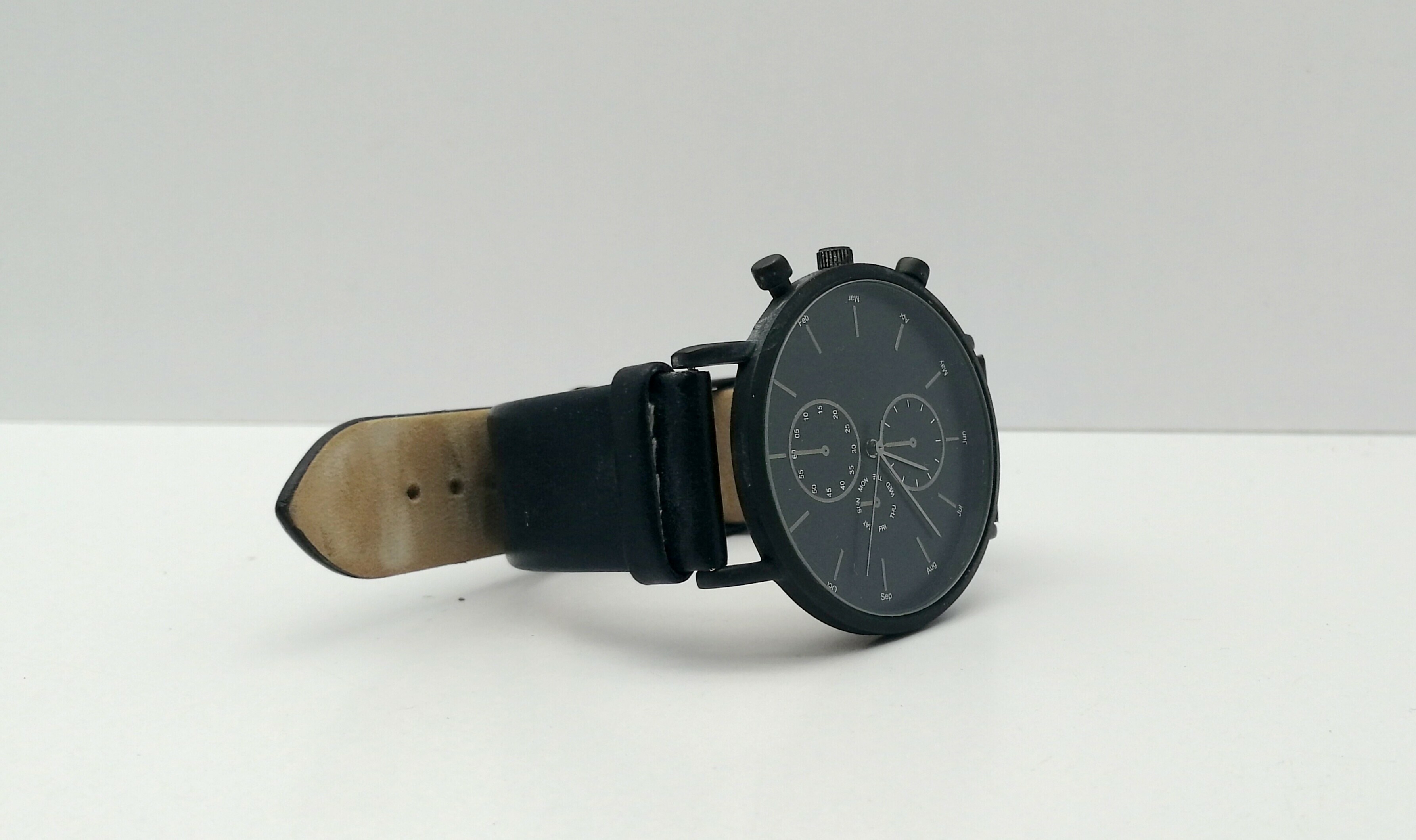 zegarek-kiomi-czarny-meski-ksztalt-koperty-okragla