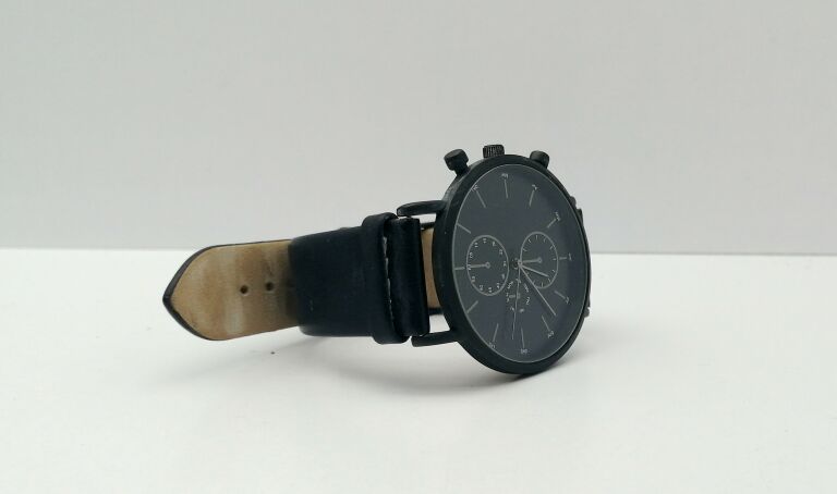 zegarek-kiomi-czarny-meski-ksztalt-koperty-okragla