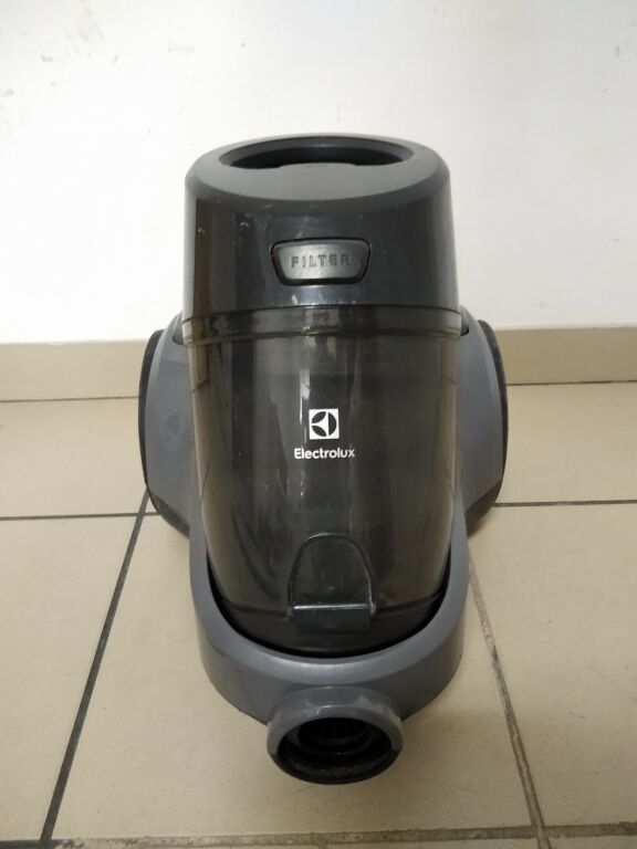 ODKURZACZ BEZWORKOWY ELECTROLUX EC41-4T 700W E10