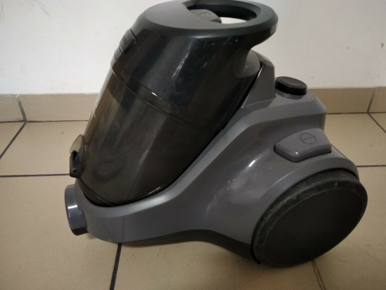 ODKURZACZ BEZWORKOWY ELECTROLUX EC41-4T 700W E10