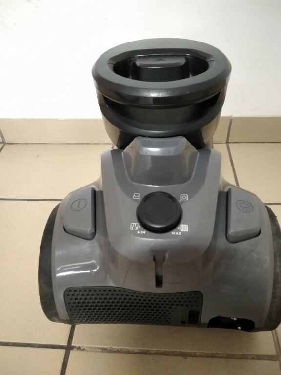 ODKURZACZ BEZWORKOWY ELECTROLUX EC41-4T 700W E10