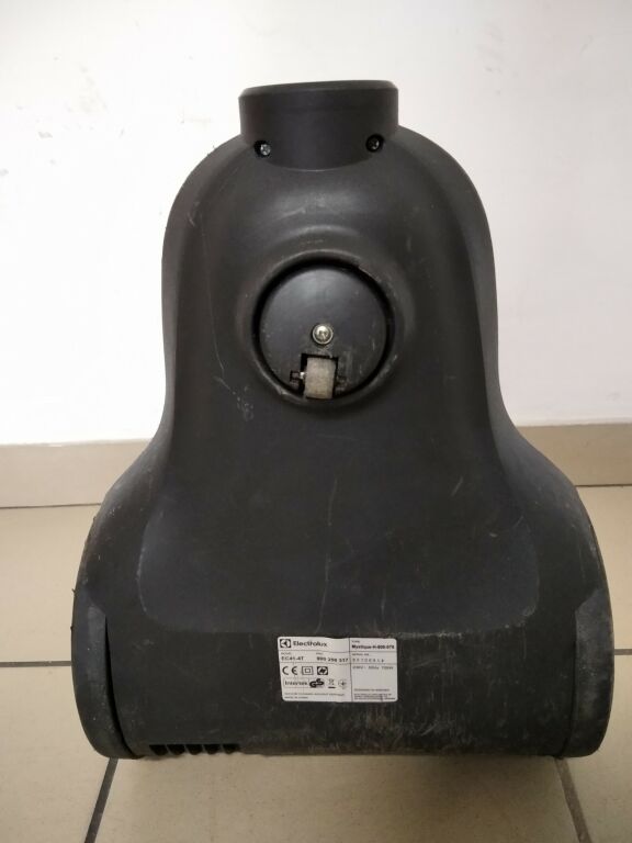 ODKURZACZ BEZWORKOWY ELECTROLUX EC41-4T 700W E10