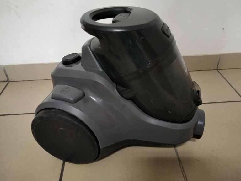 ODKURZACZ BEZWORKOWY ELECTROLUX EC41-4T 700W E10