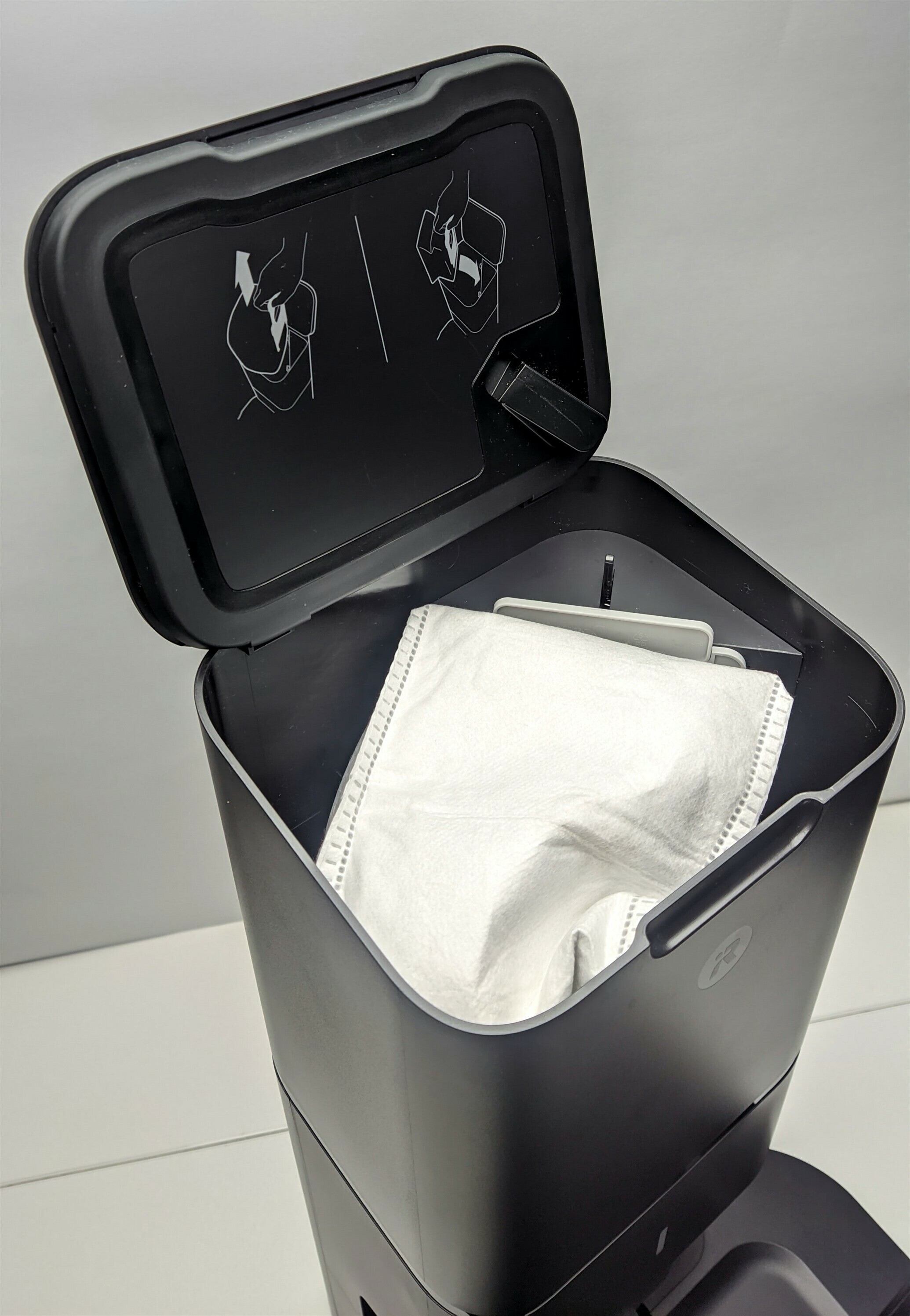 robot-sprzatajacy-irobot-roomba-i7-napiecie-akumulatora-144