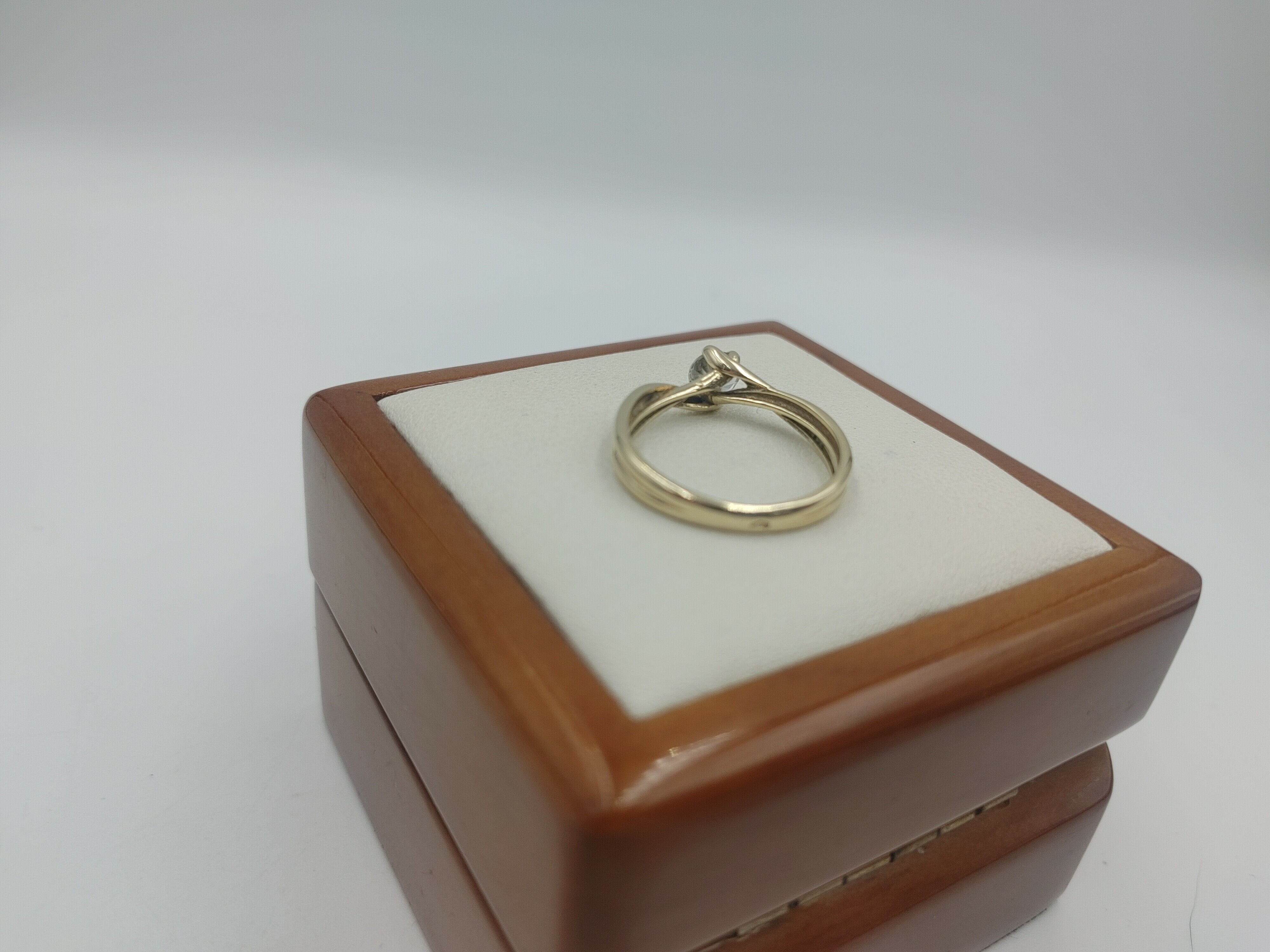 piekny-pierscionek-p585-221g-material-zloto