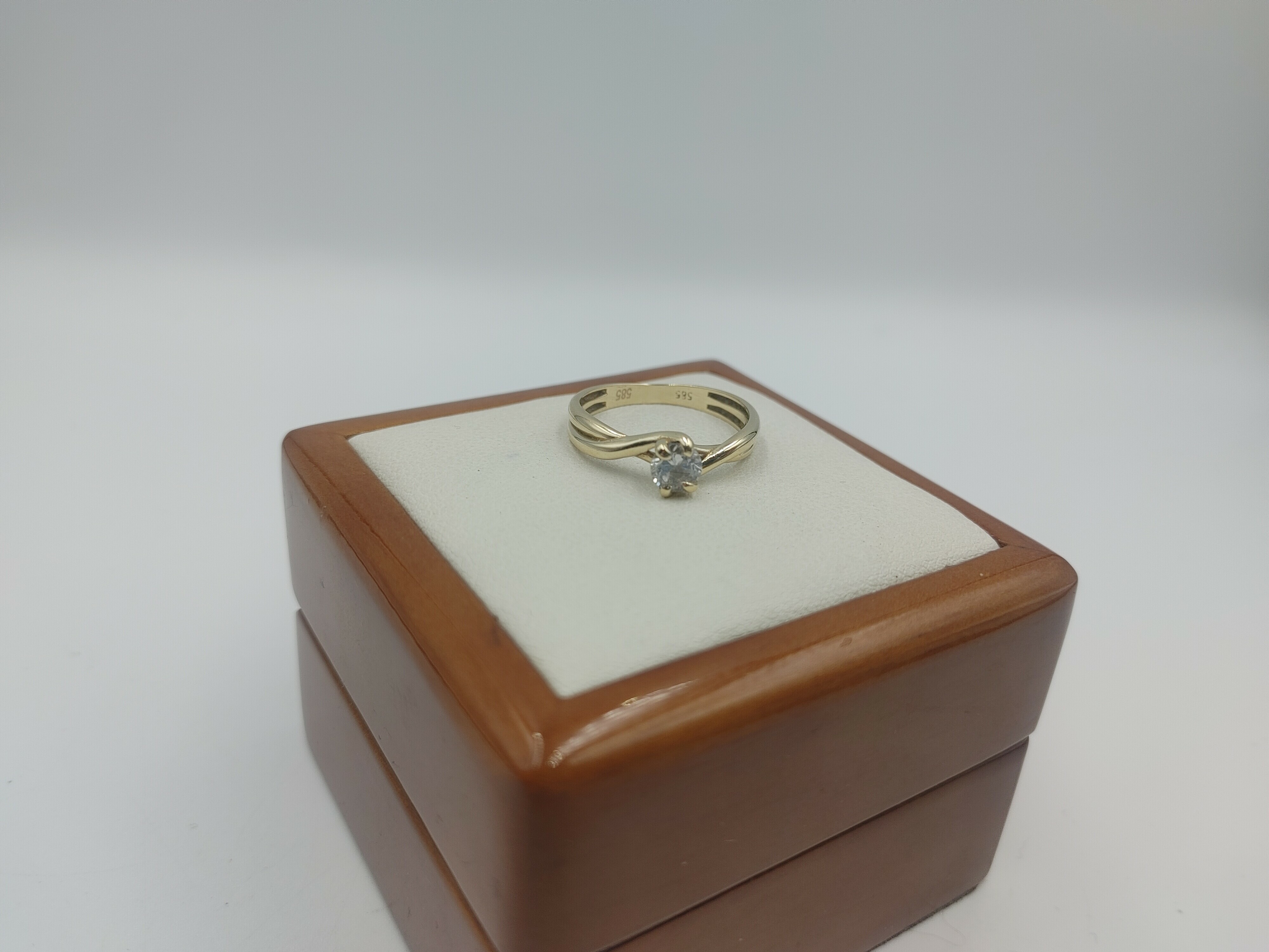 piekny-pierscionek-p585-221g-stan-uzywany