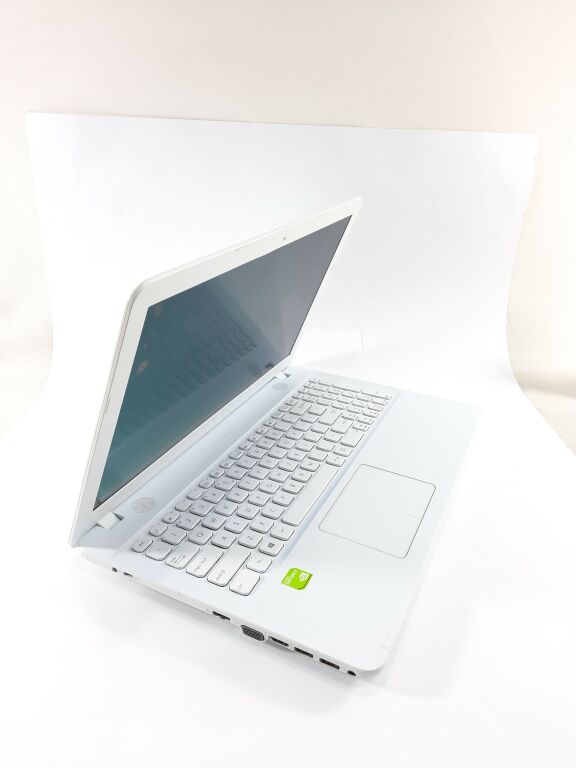 LAPTOP ASUS R541U 4GB RAM /1TB / I3-6006U BIAŁY