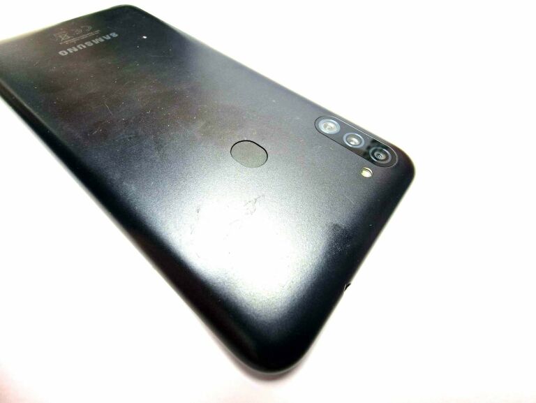 TELEFON SAMSUNG M11, BRAK AKC