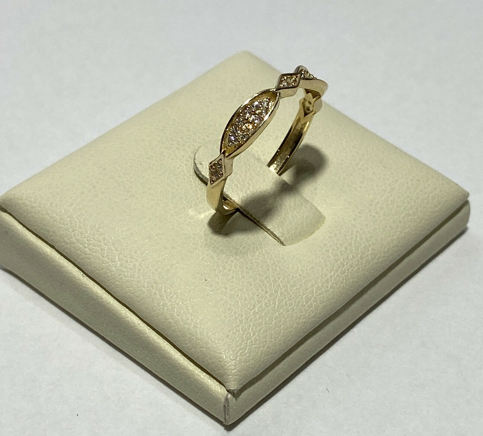 piekny-zloty-pierscionek-585-stan-powystawowy